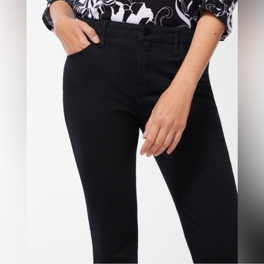 Chicos So Slimming Girlfriend Slim Keg Ankle jeans- worn a few times.‎ 99 retail - Picture 3 of 5